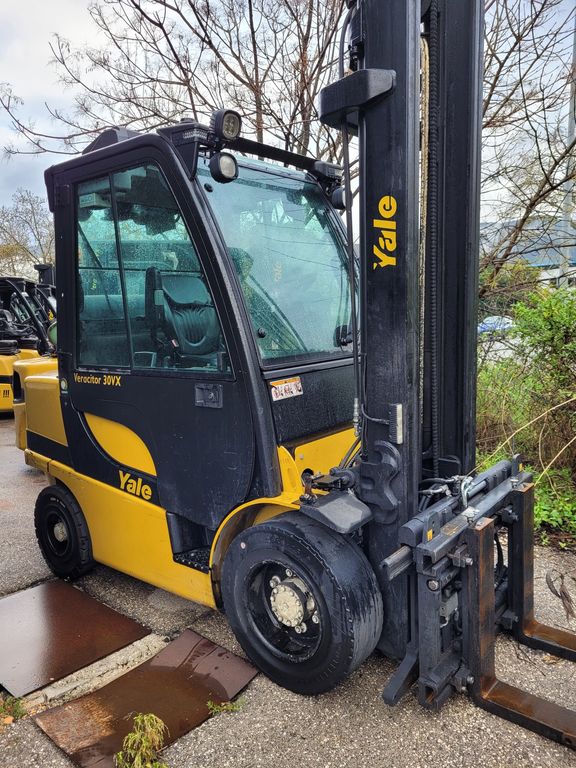 Yale Chariot frontal GLP30vx Yale GLP30vx °°° Chariot élévateur à gaz